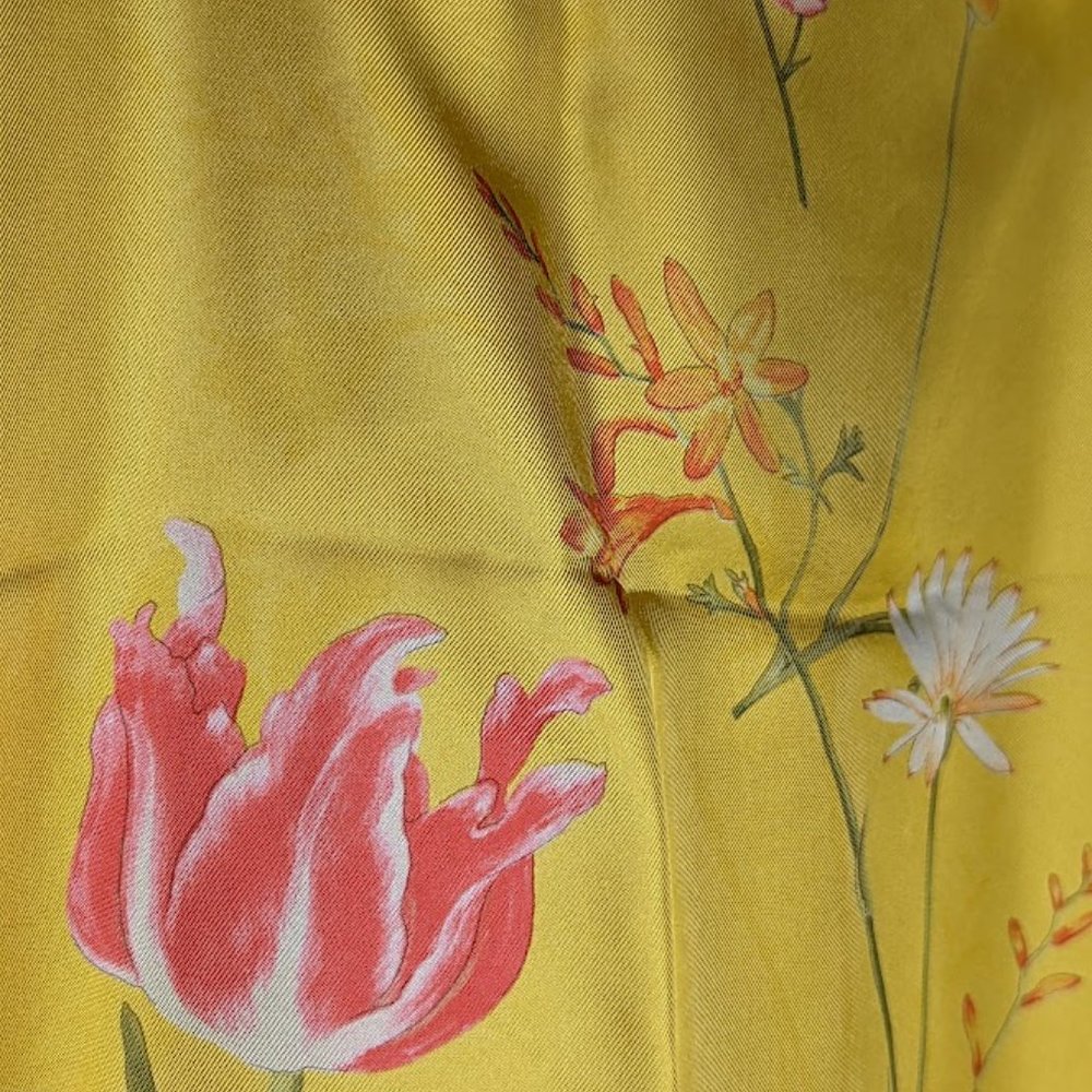 Salvatore Ferragamo 100% Silk Rare Floral Yellow Scarf - Picture 6 of 13
